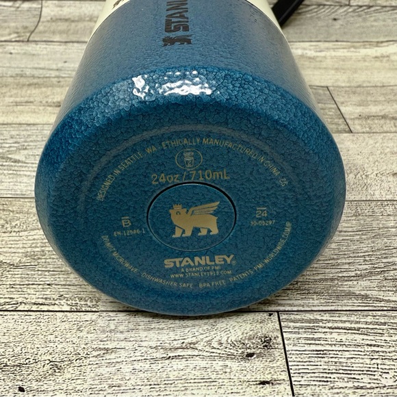 NWT- Stanley The Aerologht IceFlow Bottle in Deep Blue 24oz - Picture 7 of 10
